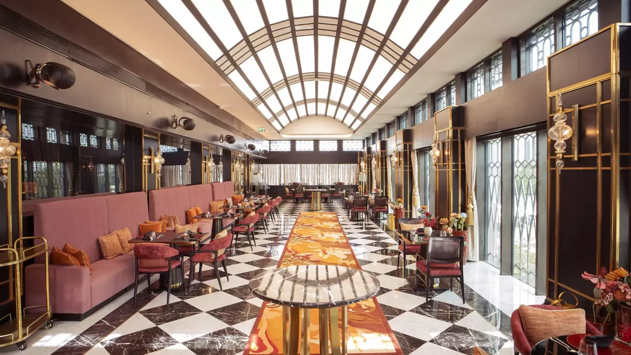 Luxury Meets Tech: Hospitality Solutions That Redefine Guest Experiences