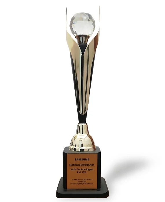Team Awards 32 Samsung award for valuable contribution as National Distributor to the Smart Signage Business